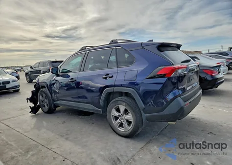 2024 Toyota Rav4 Xle z USA, uszkodzony, nr VIN 2T3W1RFV5RW305405